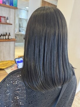 サリュー バイ イザ(Salut by IZA) ダークアッシュカラー似合わせカットミディアム