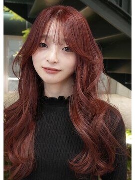 クム(kumu) ◎ブリーチなし暖色カラーで透明感！大人可愛いレッドカラー