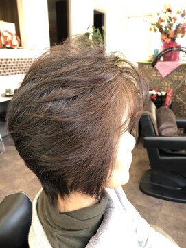 サロンドジュネ(salon de JUNE) 大人似合わせ ショート