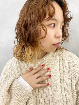 エンドリンク(endlink) センターパートミディアムパーマスタイル