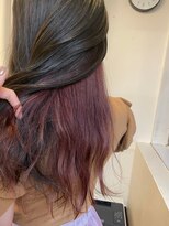 エンレイ(enRei)&nbsp;大人かわいいナチュラルロングインナーカラーレッドバイオレット