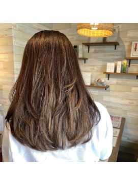 ソルドット バイ オハナ(sol.by ohana) 30代40代５０代女性白髪ぼかしハイライトスタイル　レイヤー