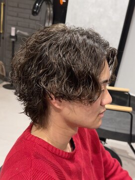 アビー(ABEY) 波巻きスパイラルセンターパートミディアムパーマ