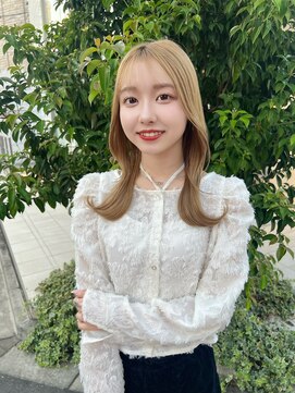 ティア(Tia.) くびれヘア/外ハネ/セミロング/シースルーバング/ブロンド