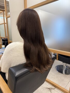  リュクスバトーバイトリコ 船橋南口店(Luxe BATEAU by tricot) オリーブベージュの韓国風レイヤー/20代30代40代