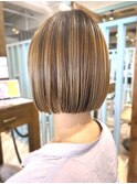 切りっぱなしボブ×ハイトーン×ハイライトカラー