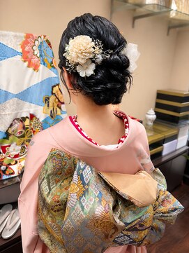 美髪 ヘアサロン(美髪 Hair salon) ふわふわシニヨン