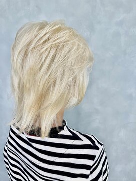 アコ(Aco) ホワイトブリーチ×ショートウルフ