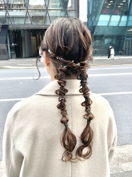ピークアブー 原宿ハラカド(PEEK-A-BOO) 結婚式参列 ツインアレンジ 編み下ろし 金箔ヘア 明治神宮前