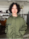 センターパート×強めパーマ！ボリューム感のあるメンズウルフ