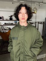 メルシー merci&nbsp;センターパート×強めパーマ！ボリューム感のあるメンズウルフ