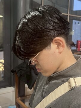 アウラ(AURA) 盛岡駅毛流れセンターパートニュアンスパーマフェザーパーマ30代