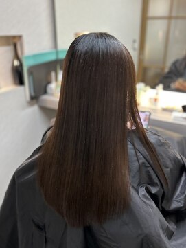 ARiA east byECLART新宿東口店 髪質改善 個室サロン【アリアイーストバイエクラート】 ツヤ髪ナチュラル縮毛矯正