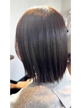 エスト(est.) 切りっぱなしボブ×ミネコラトリートメント 20代30代40代50代