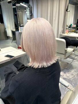 リラス 博多(rilas) ホワイトベージュ ブリーチカラー ダブルカラー ボブ