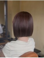 ワラティク(WARATI C) ツヤ感たっぷり 大人の切りっぱなしボブ
