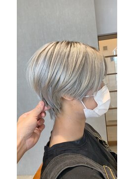 クルニエ(crenier) crenierで作るホワイトブロンドのハンサムショート●