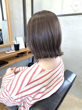 ソッカ(socca) 外ハネ切りっぱなしボブ