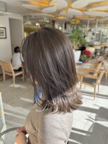 ビーチ(BEACH) ミディアムレイヤーロブナチュラル透け感ベージュブリーチなし