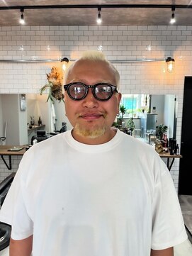 ミスターマウントロックバーバーショップ(MR.MT.ROCK BARBER SHOP) ザンギエフ