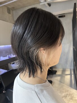 エリマ 調布(elima) レディースウルフカットインナーカラーホワイトブロンド