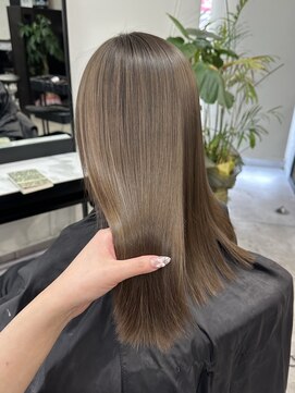 オリーブベージュ