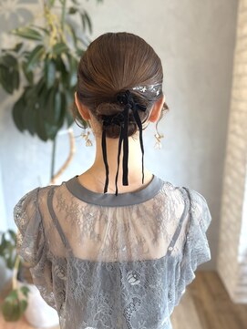 ベーシス(Basis) タイトシニヨンの上品アレンジ