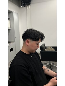 ノイセル 心斎橋(Noisyle) MEN’S/リバースセンターパート/ニュアンスパーマ/心斎橋S