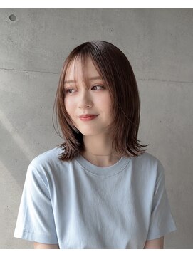 アルテ(ARTE) 透明感ベージュの外ハネミディアムレイヤー人気ヘアスタイル特集