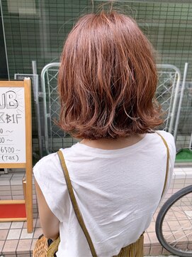 キューズ クラブ(cuz KLUB) 【cuzKLUB】外ハネウェーブボブ×アプリコット