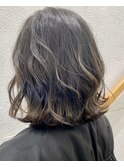 ダークトーンのグレージュ