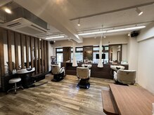 ヘアー モボ イチヨンイチ(Hair MOBO 141)の雰囲気（広い店内なので、お隣のお客様を気にせずにお寛ぎ頂けます！）