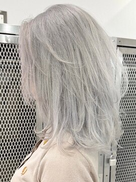 ウィコ 新宿(WICO) ホワイトグレー[新宿駅/大人ガーリー/ダブルカラー]