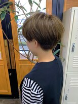 コポル(Copol)&nbsp;夏にもオススメ刈り上げショート×白髪ぼかしハイライト