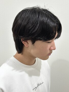 ヒュイル バイ ニアウ(Hwyl by Niau) センターパートニュアンスパーマメンズカットパーマウルフカット