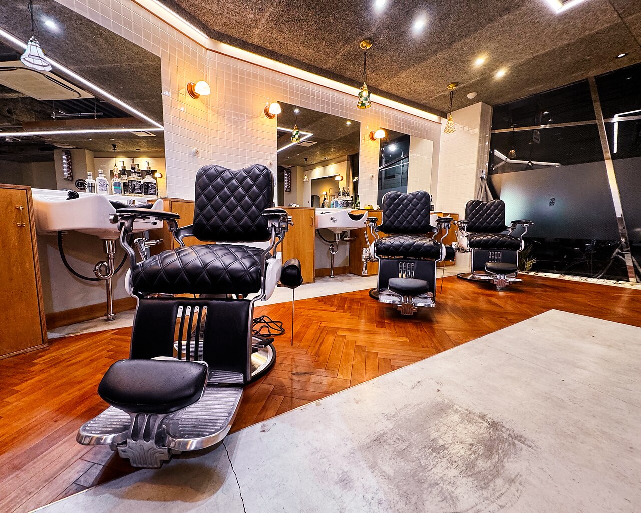 鏡 ヘアサロン バーバー ゼロスバーバー(0's BARBER SHOP)｜ホットペッパービューティー