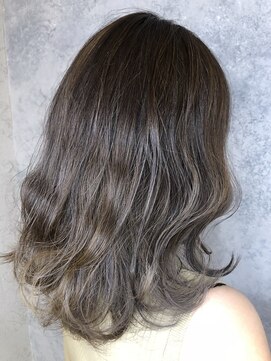 ヘアサロン アティリー(Hair Salon Attirer) 西梅田/ボブ/グレーベージュ/白髪ぼかし/ハイライト/ベージュ