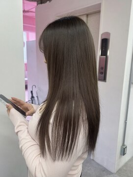 ダズリングディア(Dazzling Deer) ブラウン／グレージュ／ロング／暗めカラー／ストレート