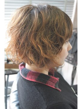 オーバーキャプテンネイキッド(OVER CAPTAIN NAKED) 冬の前下がりカールショート×トレンドザク切りアシメ前髪