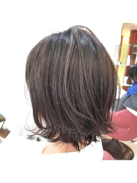 クオリス 赤塚店(QUALIS) 20代30代大人可愛い/ウルフ/くすみカラー/外ハネ/切りっぱなし