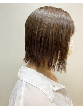 フィオーレ ヘアデザイン(FIORE hair design) ボブ　切りっぱなし　ベージュ
