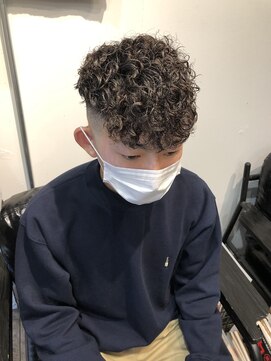 グッドプレイスアンドシング(Good Place&thing) メンズ刈り上げスペインカールスキンフェードマッシュバーバー