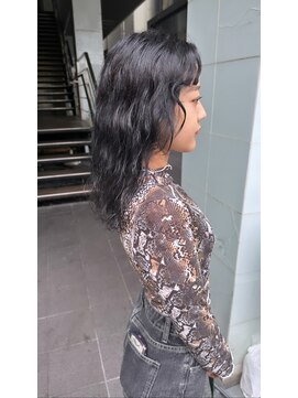 ロンド レア 天神大名店(Lond Le’a) ラベンダーグレーウェーブヘアダークトーン韓国ブルーブラック