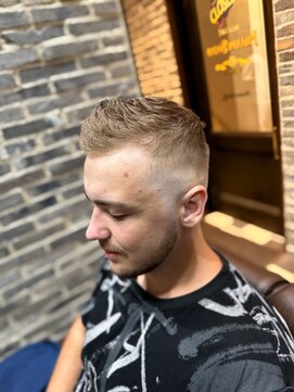 ミリオンバックス 御徒町店(Million Backs) スキンフェード/外国人ヘア/フェザーアップ<理容室>[メンズ]