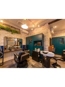 JAZZが流れる大人の雰囲気が心地よい。アンティークオーディオが印象的なサロン空間で癒しのひと時を。