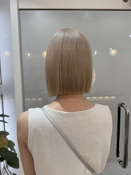 シア 新越谷店(SHEER) ホワイトベージュ