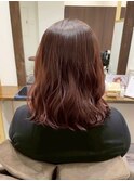 パーマ風ミディ×柔らかレッドブラウン