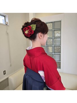 アロヘアー(Alo hair) ふわふわシニヨン風アレンジ