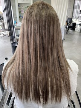 ニーゼロゼロナナ(2007) ベージュカラー