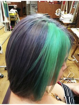 ブリックヘアー(BLICK Hair) インパクト大　グレージュ&顔周りグリーン。